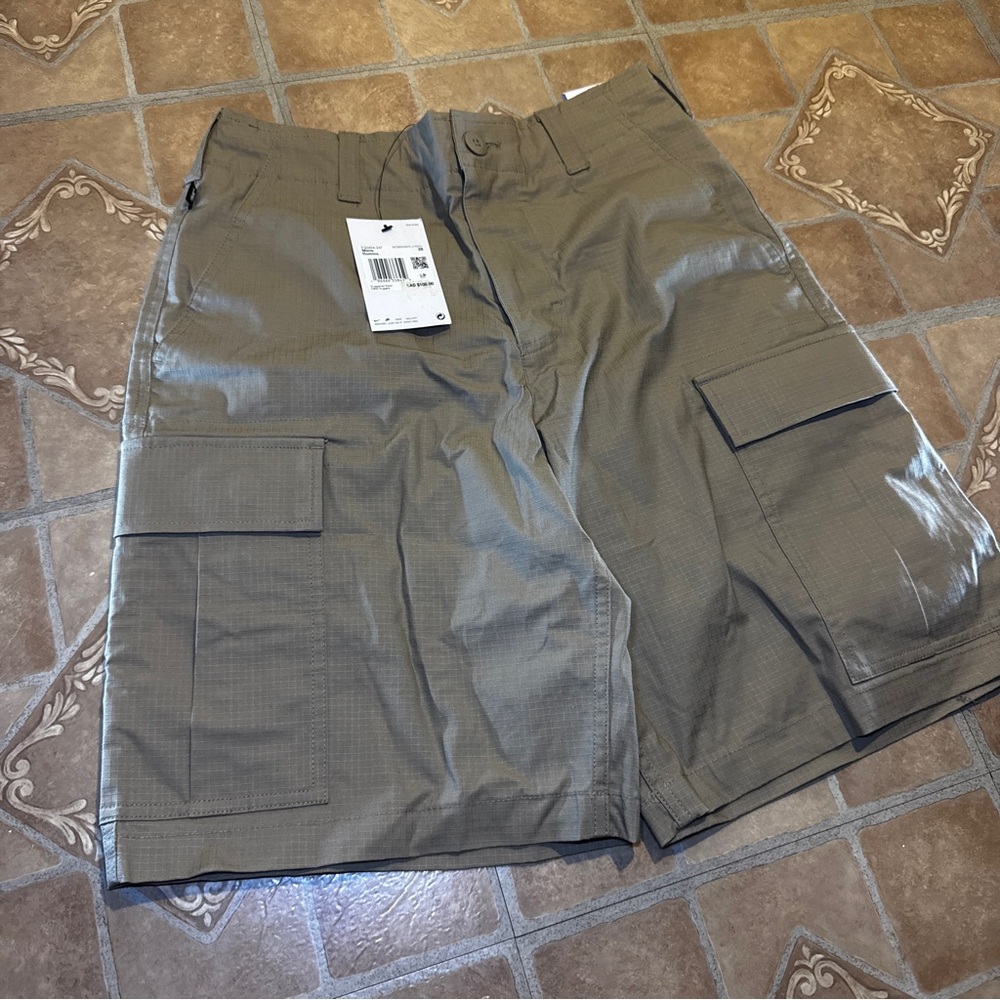 NWT Nike SB Kearny Cargo Ripstop Skate Shorts - Khaki (Size 28).